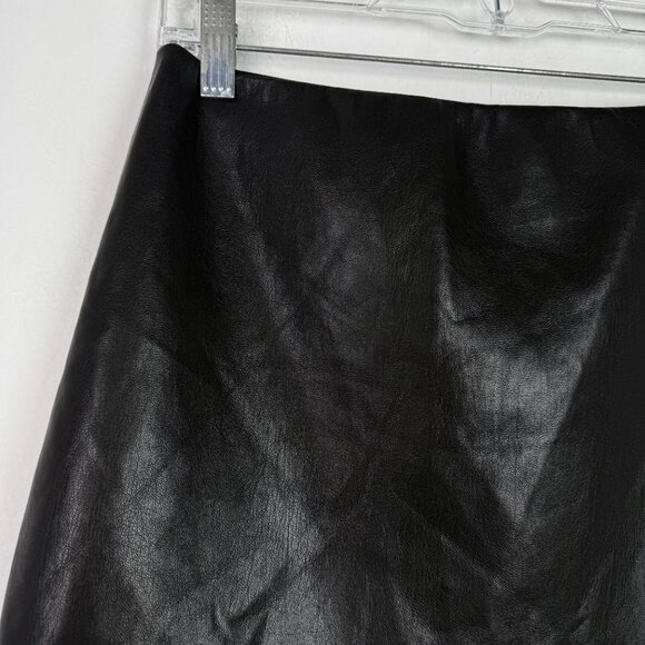 Alice + Olivia Rubi Vegan Leather Lace-Trim Mini Skirt in Black Size 2 EUC - Picture 3 of 13